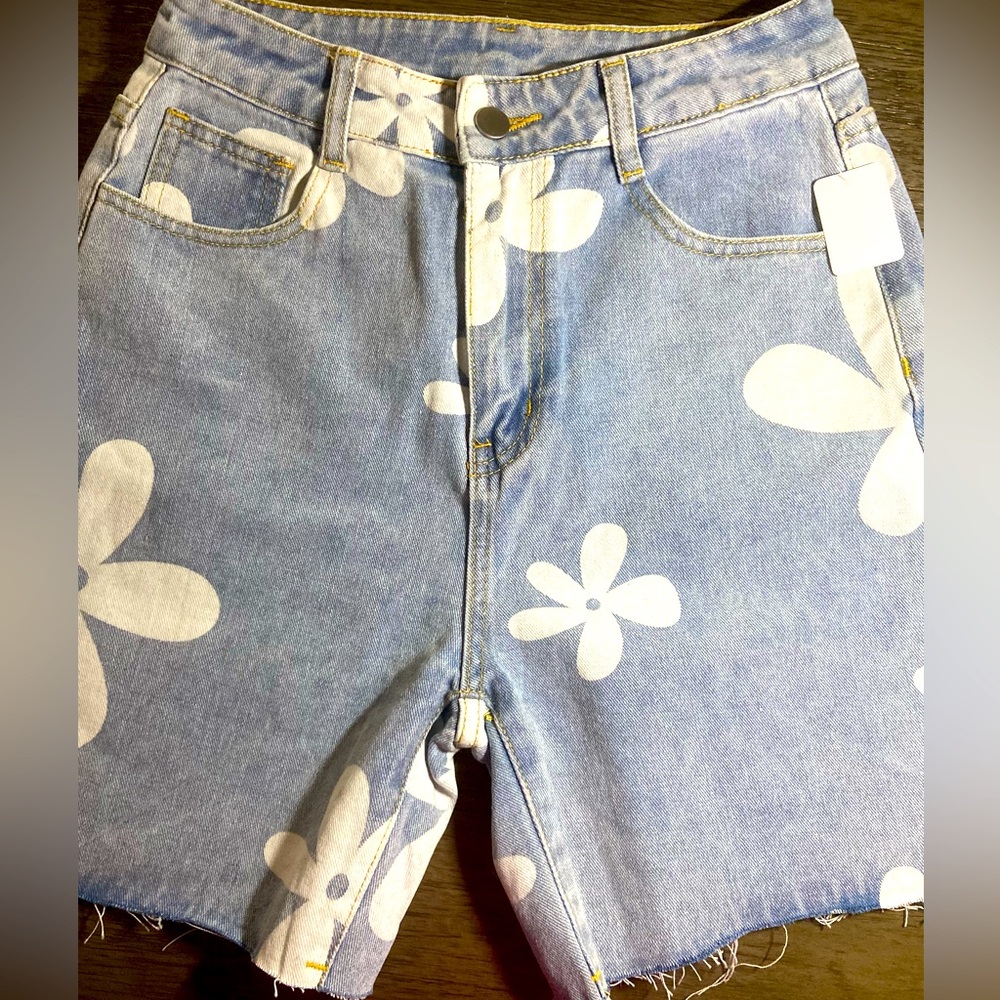 Adorable NWT size S jean short